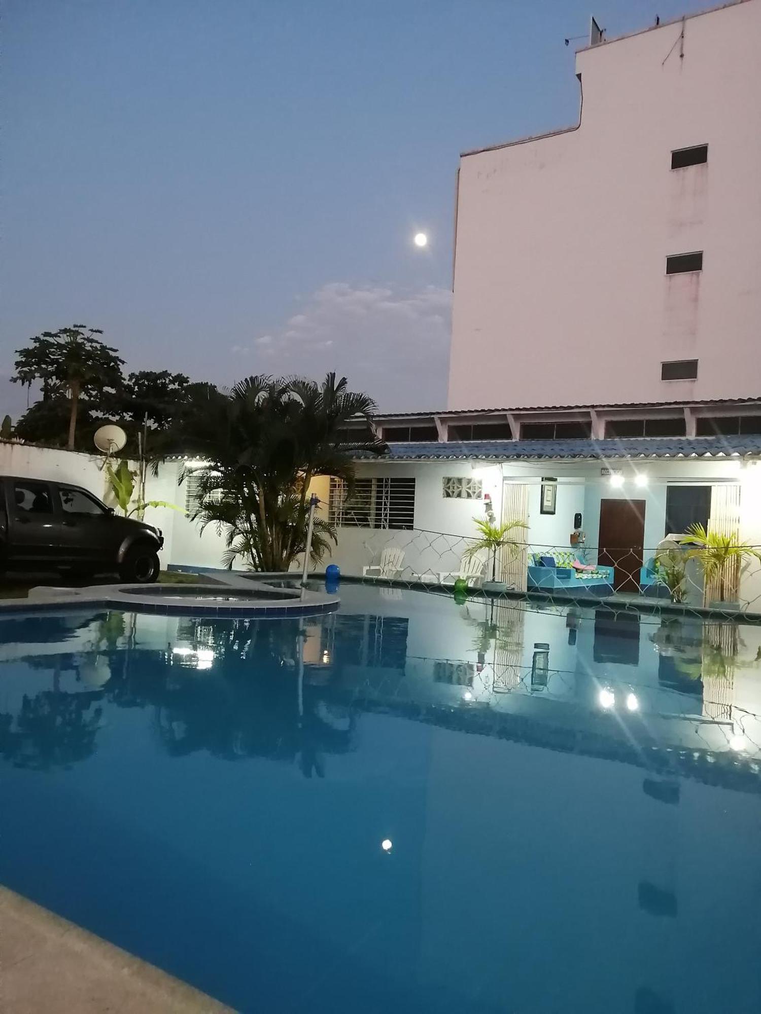 Hostal Aruba Atacames Exterior photo